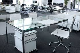 It's constructed from composite wood and is white in finish. Usm Haller Desk Glass 200 X 100 Cm Desks Usm Haller Design Classics English