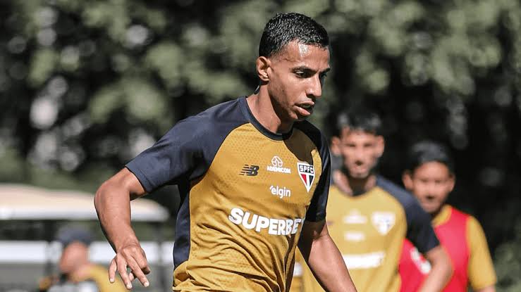 VIVENDO UM SONHO! Victor Sá é apresentado pelo São Paulo e revela paixão de infância pelo clube