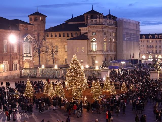 Turín: Navidad con luces artísticas, mercados y pista de hielo - Agenzia Nova