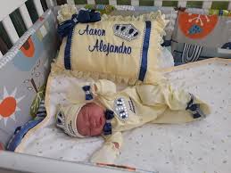 Bienvenido Aaron Alejandro; ❤️🎊🌲🎉❤️QUE el MILAGRO de la VIDA de Aaron  SEA una RAZÓN MÁS para que ESTA FAMILIA ESTE UNIDA EN EL AMOR......  FELICITACIONES a su MADRE 🎊🎉😊❤️☺️👨‍❤️‍💋‍👨🤴❣️🌲🎄😘🎊😇😍