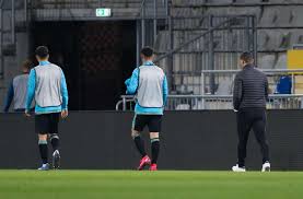 Schalke 04 muss nach mehr als 30 jahren die erste liga wieder verlassen. Nach Abstieg In Liga 2 Polizei Schalke Spieler Weggerannt Massive Aggressionen Fussball Stuttgarter Zeitung