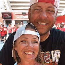 Some of you follow my personal account, so you already know but for those  of you that don't... we are expecting baby #4 this spring! Late  Spring/early summer sessions will be limited