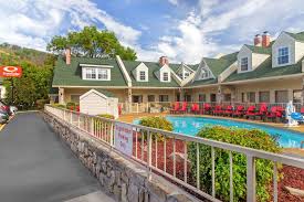 Econo Lodge Inn Suites Gatlinburg Tn Booking Com