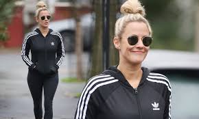 Caroline Flack Is Seen For The First Time Since Arriving Back In The U K After Los Angeles Break Daily Mail Online