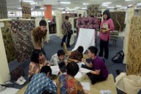 Batik yang unggul bernama batik pring sedapur atau batik sidomukti magetan. Koleksi 200 Batik Tua Surya