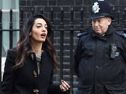 Amal clooney's most stylish looks. Brexit Amal Clooney Tritt Als Sonderbotschafterin Der Britischen Regierung Zuruck Politik