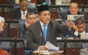 Penglibatan dato' seri shahidan kassim dalam arenapolitik bermula seawal tahun 1967 dengan menyandang jawatan sebagai ahli jawatankuasa pemuda umno tambuntulang dan menjadi ketua cawangan. Datuk Seri Shahidan Kassim Archives The Leaders Online