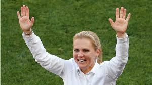 Eerste vrouw tussen cruijff en michels. Sarina Wiegman Wordt Als Eerste Vrouw Geeerd Met Standbeeld In Zeist Goal Com