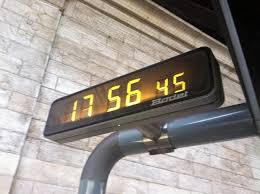 Horloge Bodet Hmt Installee Sur Quai En Gare Rer B De Port Royal A Paris Pres De Montparnasse Horloge Design Horloge Horloge De Gare