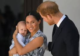 Meghan markle y el príncipe harry repartieron bolsones de comida para los aislados por el coronavirus en los ángeles. The Sunday Times Reports That Prince Harry And Meghan Have Accepted Invitation From The Queen To Visit London This Summer With Baby Archie