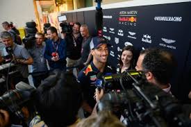 Jazda o życie obala ten mit w pięć minut i pokazuje prawdziwą twarz tego sportu. Formula 1 Jazda O Zycie Serial Tv 2019 Filmweb