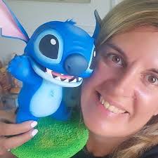 Hola Buen diaaaaa!!!!!! Con Stitch les deseamos que tengan un hermoso  Viernes!! Mi día favorito de la semana 😃