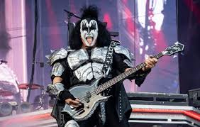 If it wasn't obvious from the name, tons of rock is a whole lot of rock and heavy metal taking place in oslo, norway. Kiss To Close The Year With Kiss 2020 Goodbye Nye Livestreamed Gig