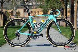 The complete bike weight just over 7kg and is equipped fully with shimano components. Www Twohubs Com Team Lotto Nl Jumbo Bianchi Oltre Xr4 Cv Complete Bike At Twohubs Com