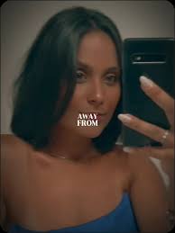 Deborah Gomes (@deborahg0mes)