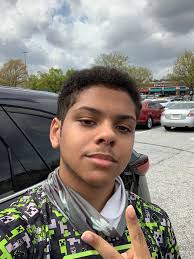 Good to see you all I hope everyone is having a blessed day I am 18 looking  for friends or more 😅😇