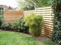 Wie sie einen kreativen sichtschutz selber bauen, zeigen die folgenden anleitungen. Sichtschutz Aus Holz Neu Sichtschutz Holz Obi Beautiful Arbeitsplatten Hornbach Sichtschutz Garten Aussengestaltung Trennwand Garten