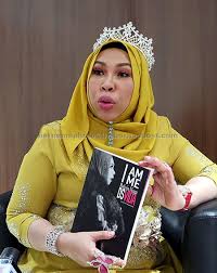 The lyrics for i am me by d. Vida Launches Book On Secrets For Business Success