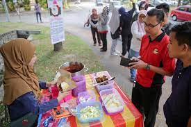 Ibu tiri pasrah ketika di gejot anak tirinya yang nggak ada akhlak alur film. Walau Laris Nasi Lemak Anak Dara Mungkin Ditutup Video Berita Projekmm