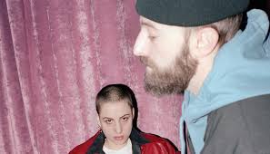 Per come vanno le cose, se impazzisce ancora di più, potremmo arrivare alla casa bianca. Coma Cose Playing With Words Intervista