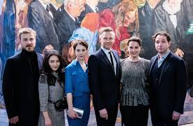 Tv Serie Bad Banks Umstrittene Premiere In Der Paulskirche Kultur Stuttgarter Zeitung