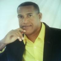 90+ perfiles de «James Anglin»