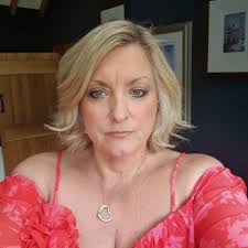 I've lost 4 stone 10lb, only 4lb to go to get to my 5 stone goal but I  think I will try for another stone. Keep going, don't give up,you can do