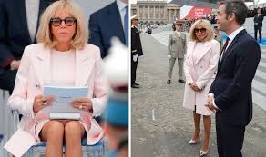 L'année 2020 ne se termine pas sous de claires auspices pour. Brigitte Macron Bastille Day First Lady Shuns Face Mask In Pink Dress Express Co Uk