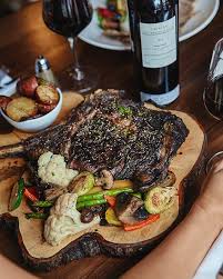 Notre Boeuf Aaa Vieilli A Sec Vous Est Offert En Plusieurs Coupes New York Kansas T Bone Et Pour Les Plus Courageux Porterhouse Et T Best Meat Food Raw Bars