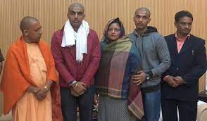 Now akhilesh yadav has targeted the u.p police machinery making a sarcastic remark. My Husband Used To Get Threats Over Phone Up Cop S Wife To Yogi Adityanath Real Report