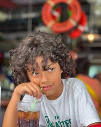 Leoni Torres y Yuliet Cruz están festejando los 7 años de su hijo Samuel  con mucho amor y alegría. Han compartido un mensaje lleno de ternura: "🌟  Eres luz en esta familia"