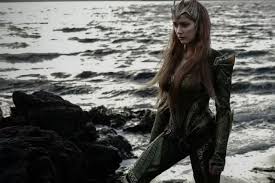 However, she's also been busy filming the upcoming justice league movie and now we have a first look of her dressed up as the character mera — aquaman's wife and queen. Amber Heard Appears In Justice League Snyder Cut Netizen Someone Please Fire Her Now