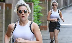 The actor, 24, looked ridiculously cool in a blue polo shirt worn with short shorts which showed off his sporty legs. Normal People S India Mullen Displays Her Toned Midriff In A Sports Bra As She Heads Out For A Jog Daily Mail Online