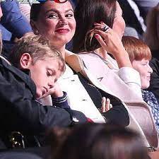 Поэтому свежее ее фото взорвало сеть. Alina Kabaeva S Detmi Posetila Ledovoe Shou Prezidenty Ledovoe Shou Tehnologii