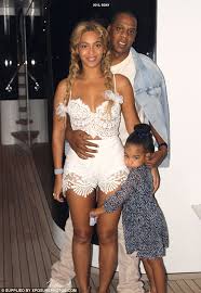 Pop diva beyonce and her rap mogul husband jay z have welcomed twins, the us singer's father tweeted sunday, appearing to confirm the arrival of new additions to music's royal family that already. Age Progression Artist Sketches Beyonce S Twins Daily Mail Online