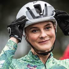 Compare riders RISSVEDS Jenny vs MAXWELL Samara