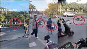 三亚车主崩溃见人就撞行人单车倒地一片（视频） | 开车撞人| 新唐人电视台