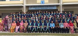 Kolej tingkatan 6 kota kinabalu, sabah (dahulunya smk bandaraya 2) beroperasi sejak 05 feb 2014. Ahmad B Maslan Sur Twitter Graduasi Kolej Tktn 6 Pontian Tahniah Kpd Yg Berjaya Tamat Dgn Cemerlang Akan Memasuki Pengajian Tinggi Lepas Ini Anak Pontian Boleh Https T Co Ldxnucbvlz