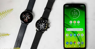 When the samsung sos feature has been turned on, this means when you press the lock buttom 3 times your device will automatically send out a message saying sos followed by a link that when opened will show the coordinates of where you are. The Best 3 Smartwatches For Android Phones 2021 Reviews By Wirecutter
