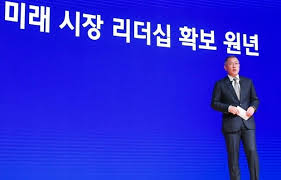 13일 재계에 따르면 현대차그룹은 조만간 열리는 이사회에서 정 수석부회장을 신임 회장으로 승진 선임할 예정이다. ì „ë¬¸ ì •ì˜ì„  ì‹ ë…„ì‚¬ 2025ë…„ê¹Œì§€ 44ì¢… ì „ê¸°ì°¨ëŸ‰ í™•ëŒ€ í•œê²½ë‹·ì»´