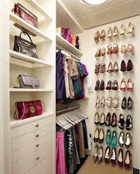 Le Range Chaussures Mural Designs Modernes Archzine Fr Rangement Chaussures Range Chaussures Mural Decoration De Placard