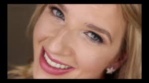 Leigh Hogan's Instagram, Twitter & Facebook