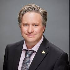 Peter Macleod's Instagram, Twitter & Facebook