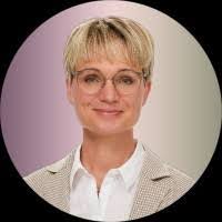 Nadine Kraft's Instagram, Twitter & Facebook