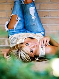 Senior Picture Ideas For Girls Pretty Pose For Senior Pictures Or Models Senior Portrait Inspiration Girl Senior Pictures Photography Poses Senior Girl Poses