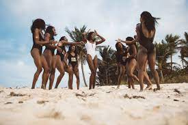 Allyson felix (usa) gewinnt ihre zehnte medaille bei ihren 5. Olympic Gold Medalist Shaunae Miller All Star Track Team Bridal Party Bahamas Photo Shoot Essence