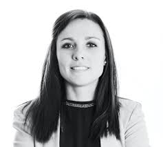 Découvrez Eva MESSINA, analyste financier chez Uniprêt