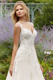 Unsere exklusiven brautkleider sind unnachahmlich und bieten alles, was sie sich für einen der wichtigsten. Schlichte Brautkleider Schlichte Hochzeitskleider Elegant Puristisch Edel