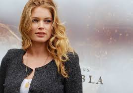 Use custom templates to tell the right story for your business. Doutzen At Nova Zembla Movie Presentation April 7 2011
