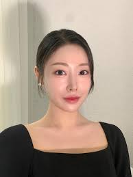 이번주 평일도 메이크업 모델 구해! 핑크톤 메이크업 컨셉으로 갈 예정이고 아이돌 스타일로 조금 화려한 느낌으로 하려고해! 속눈썹 펌  연장 이력 없고 비포애프터,과정,후사진 촬영 동의하는 분 시간은 오전 10시~오후 3시쯤 보고있어! 조율 가능해